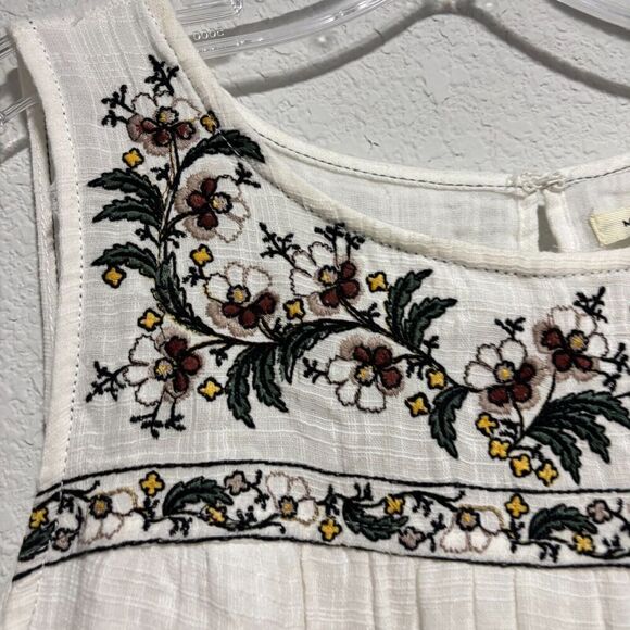 NWT Max Studio Women's Large White Embroidered Round Neck Sleeveless Maxi Dress‎ - Picture 7 of 15